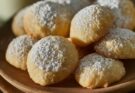 Best Recipe for Crunchy Danish Wedding Cookies